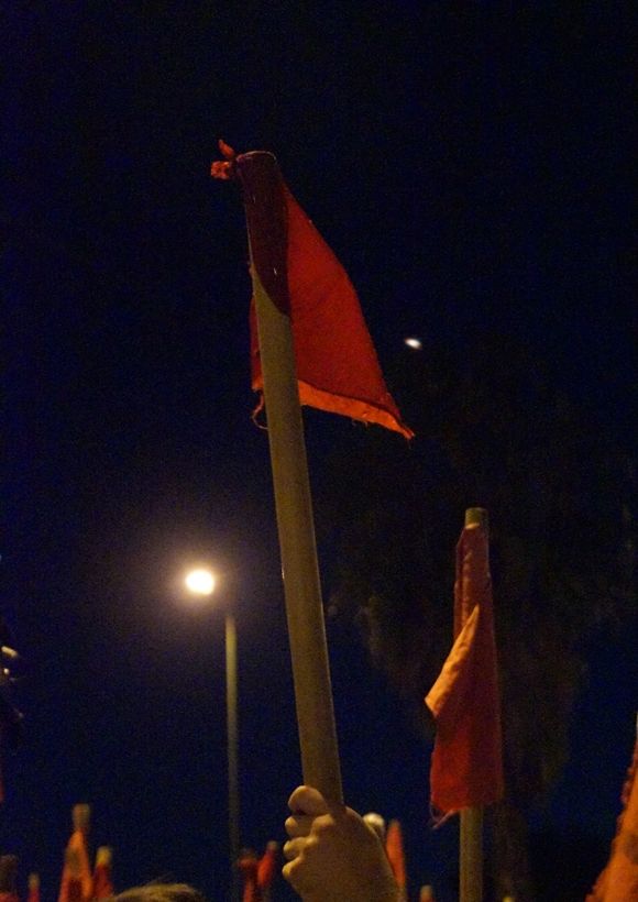 Φωτογραφία: Υψωμένες κόκκινες σημαίες